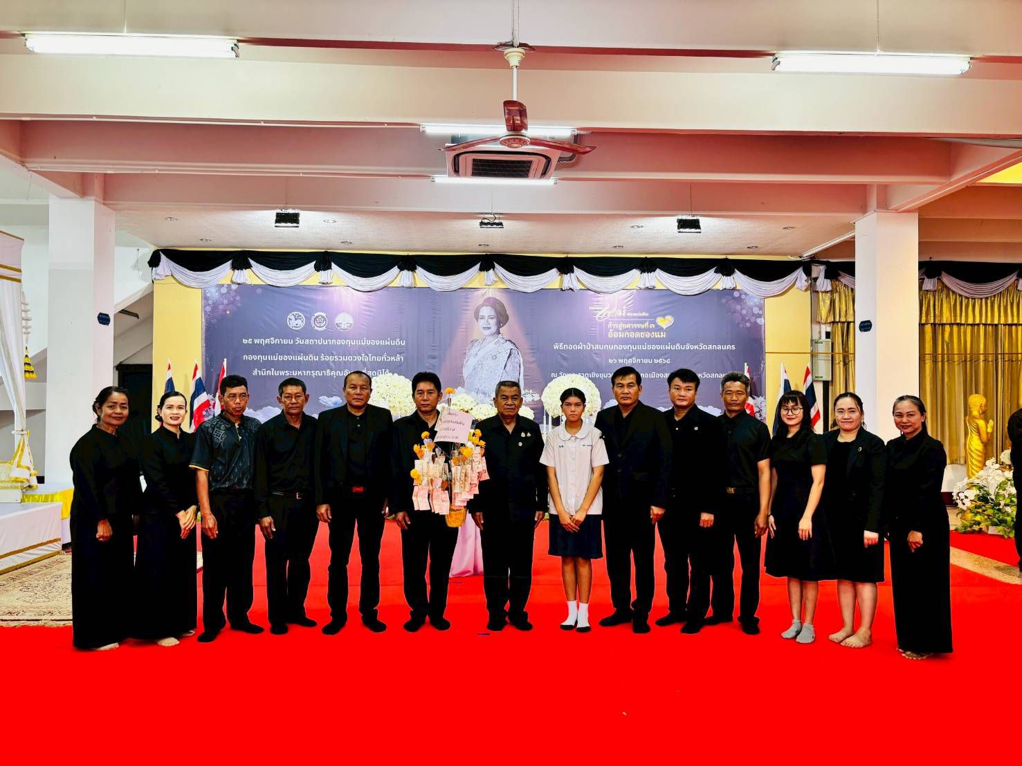 สำนักงานพัฒนาชุมชนอำเภอวานรนิวาส: ร่วมงานวันสถาปนากองทุนแม่ของแผ่นดิน และพิธีทอดผ้าป่าสมทบกองทุนแม่ของแผ่นดิน ประจำปี พ.ศ. 2568