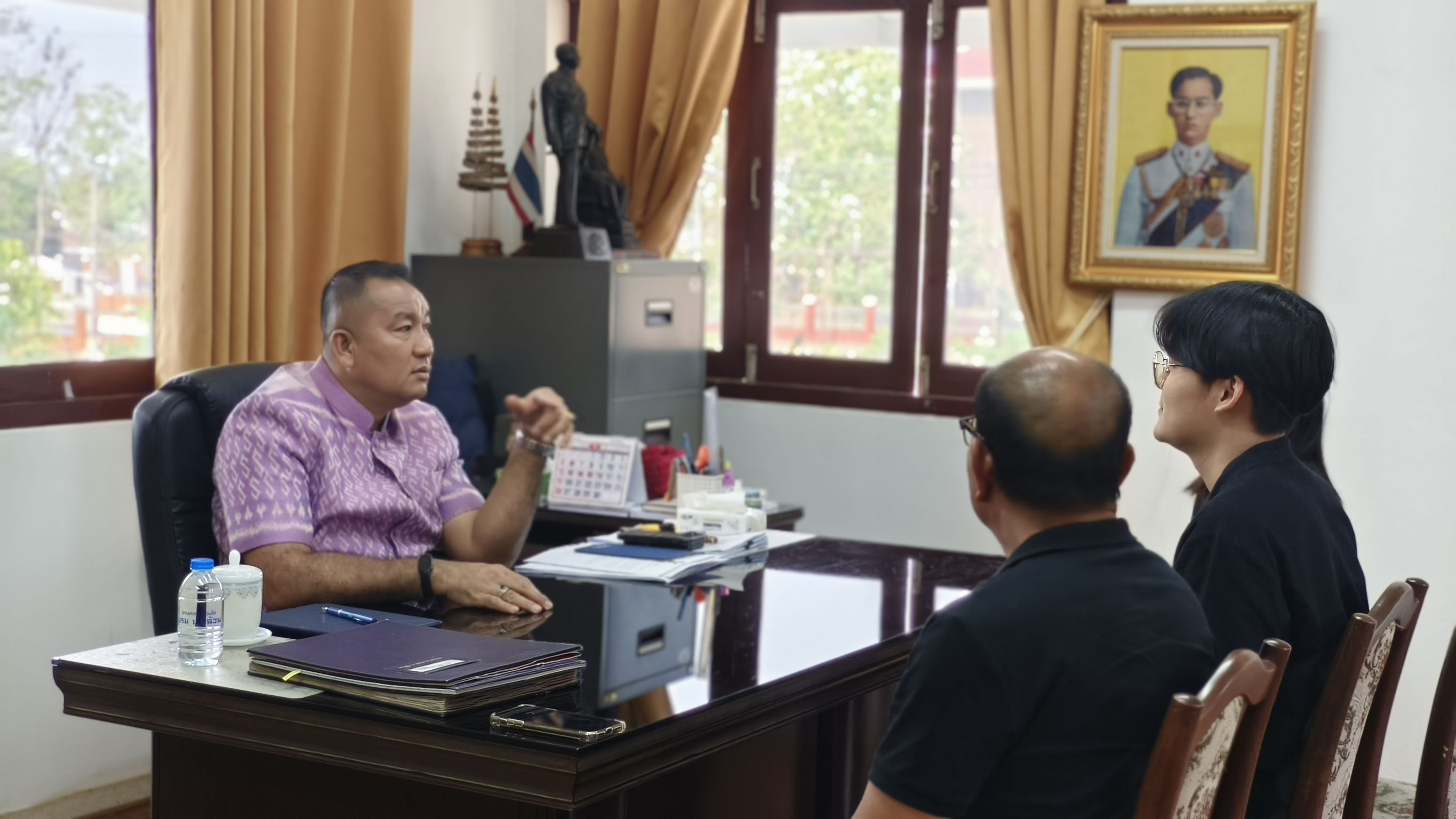 @ สพอ.วานรนิวาส จ.สกลนคร : นำข้าราชการบรรจุใหม่ รายงานตัวต่อ นายอำเภอวานรนิวาส